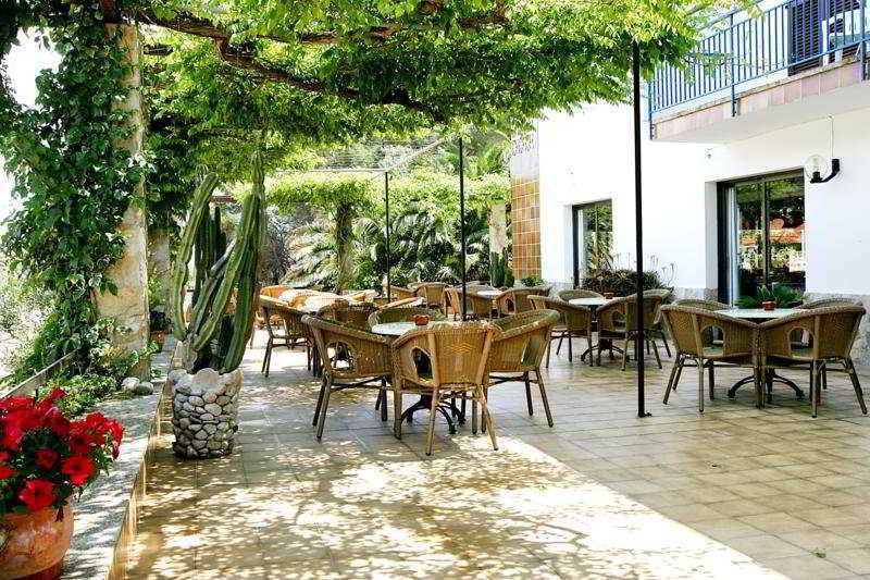 Boutique Hotel Oriola Cala de Sant Vicenc エクステリア 写真
